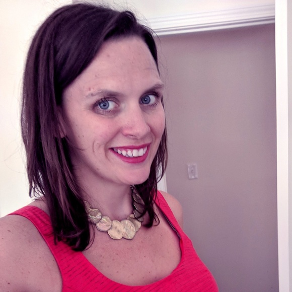 Meet your Posher, Caitlin - Picture 1 of 3